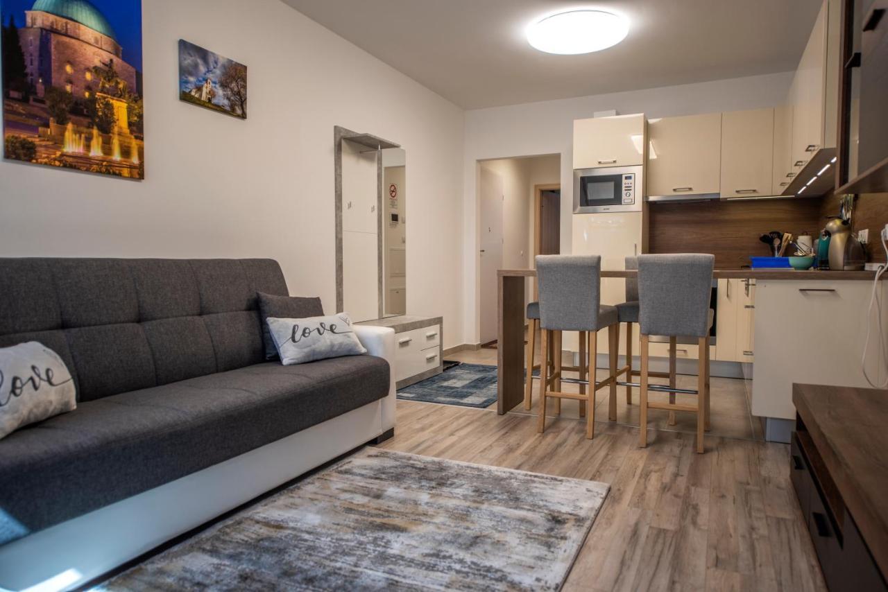 Zsuka Apartman Free Parking Pécs Eksteriør bilde