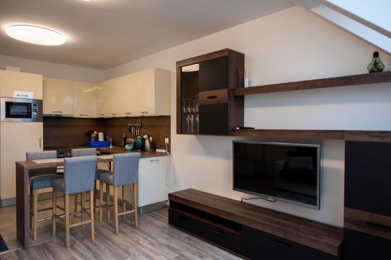 Zsuka Apartman Free Parking Pécs Eksteriør bilde
